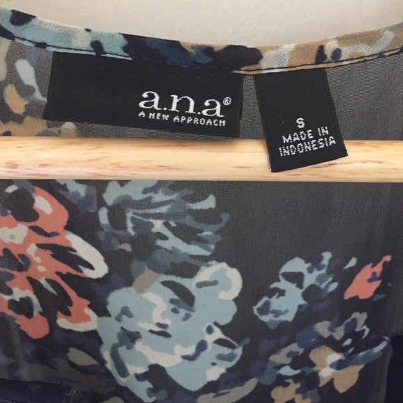 Top woman - Picture 2 of 2